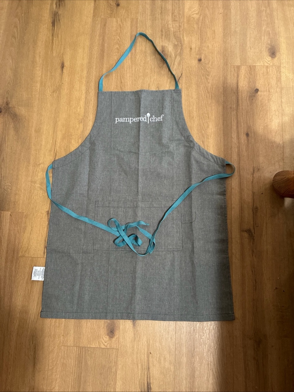 Pampered Chef Gray Apron with Teal Ties